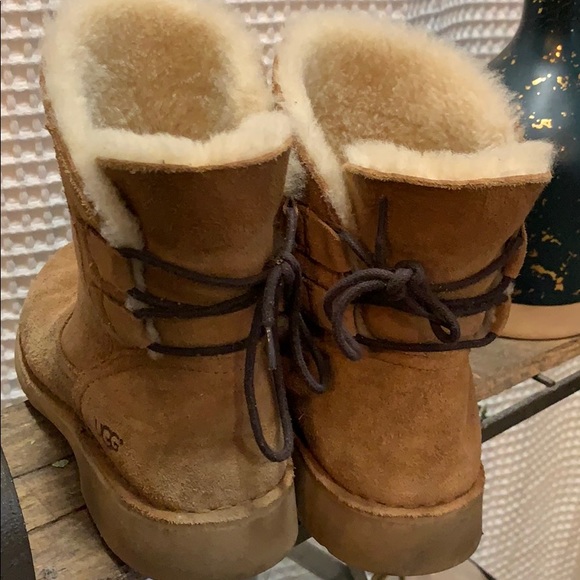 Tan ugg boots - Picture 3 of 4